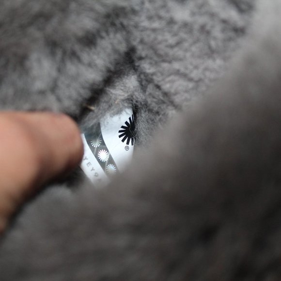 NIB UGG METALLIC GRAY SHEARLING LINED SLIDE SLIPPERS 6 7 8 - Picture 8 of 8